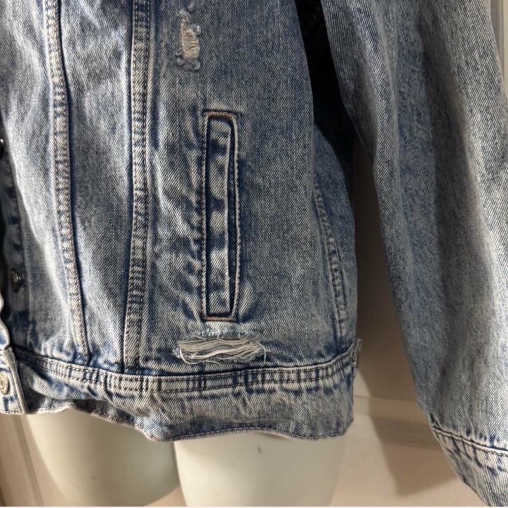 Old Navy Denim Jacket Women Large Blue Distressed Light Wash Trucker Jean Jacket - Picture 9 of 10